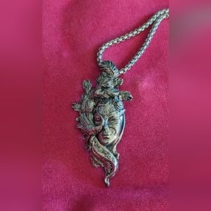 New silver Peacock Queen pendant on silver small link necklace OS